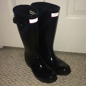 Black hunter boots